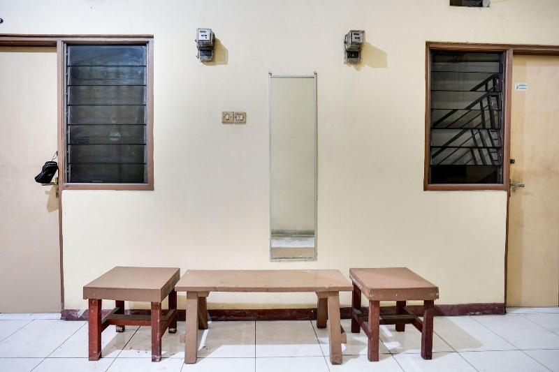 Spot On 91774 Kost Nusantara Sidoarjo - Lobi