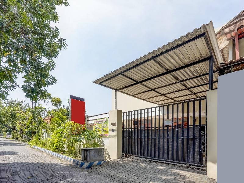 Oyo 91361 Benlin D'kost Syariah - Genel