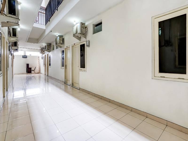 Oyo 91361 Benlin D'kost Syariah - Genel