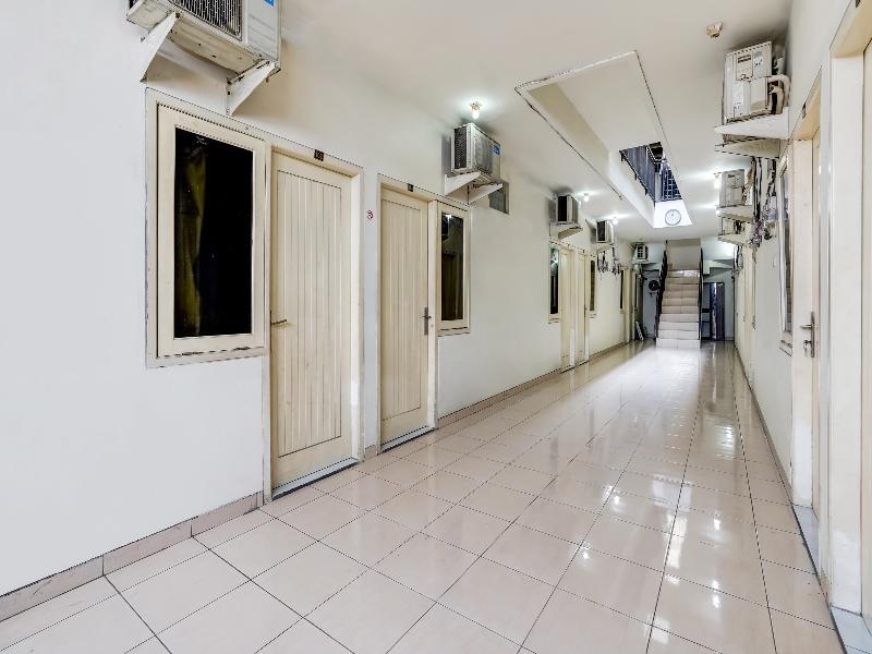 Oyo 91361 Benlin D'kost Syariah - Genel