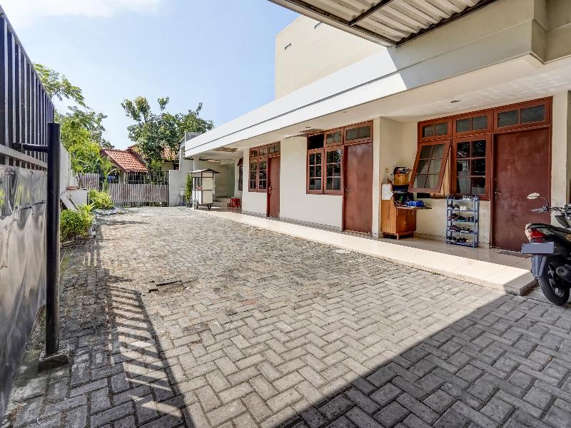 Oyo 91361 Benlin D'kost Syariah - Genel