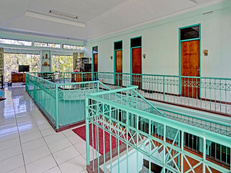Spot On 91524 Victory Homestay Syariah - Lobi