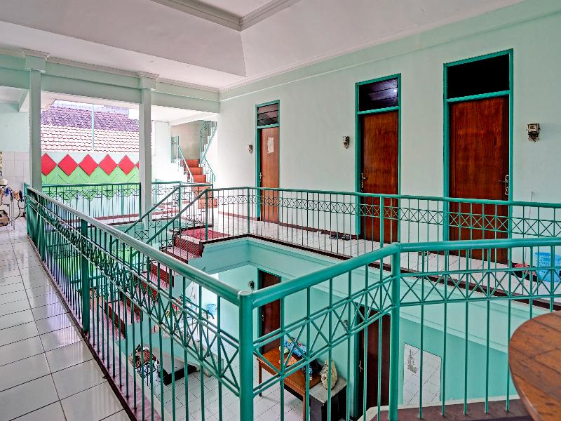 Spot On 91524 Victory Homestay Syariah - Lobi