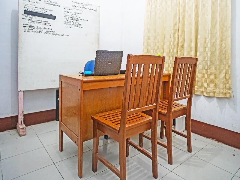Spot On 91637 Hotel Adela - Lobi