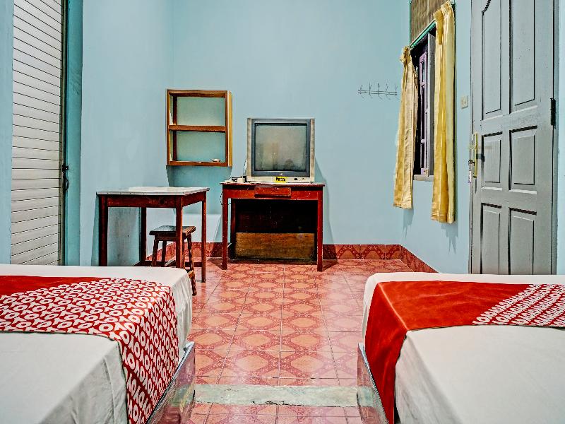 Spot On 91637 Hotel Adela - Oda