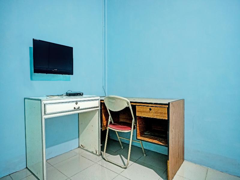 Spot On 91637 Hotel Adela - Oda