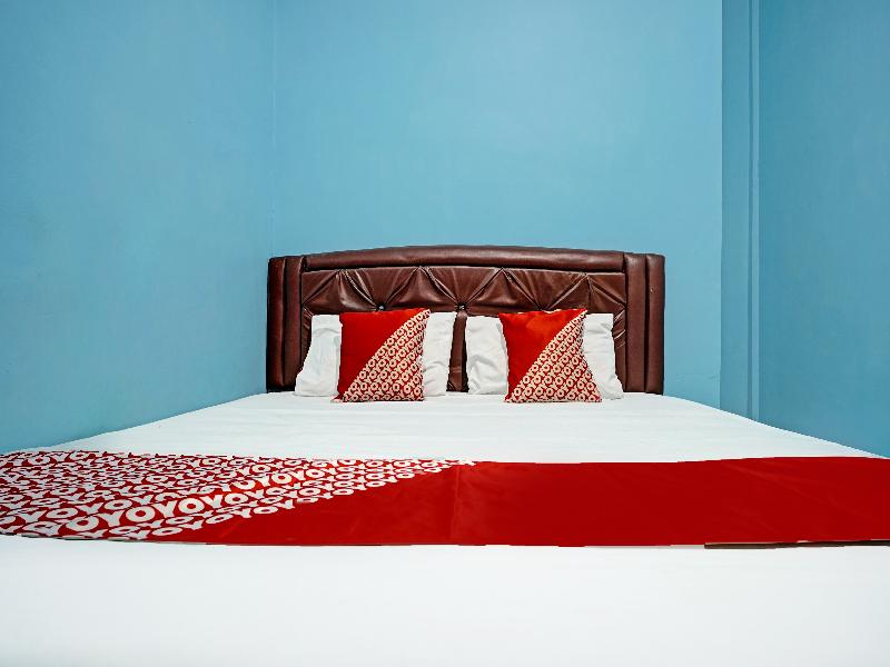 Spot On 91637 Hotel Adela - Oda