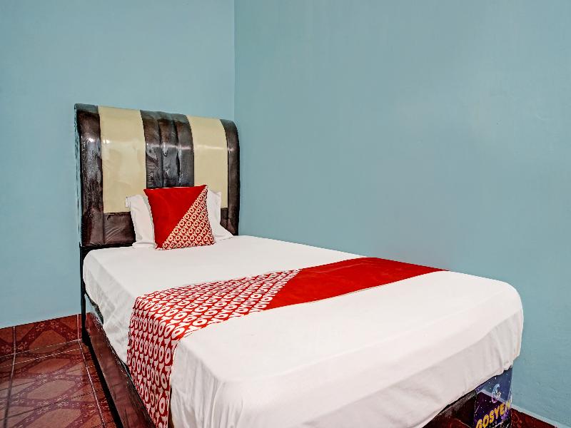 Spot On 91637 Hotel Adela - Oda