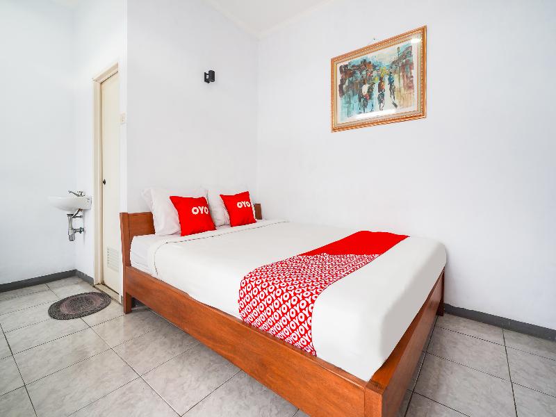 Oyo 91561 Gandhi Hotel - Oda