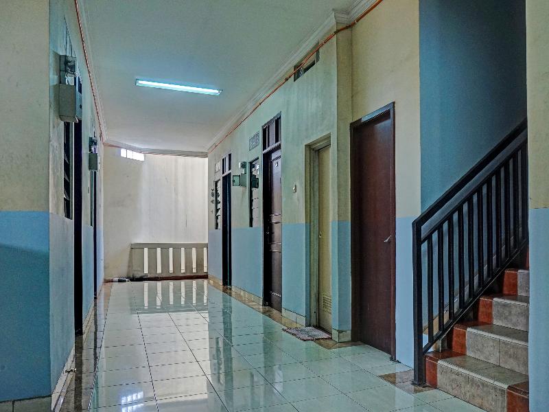 Super OYO 91535 J&b Rooms Tomang - Lobi