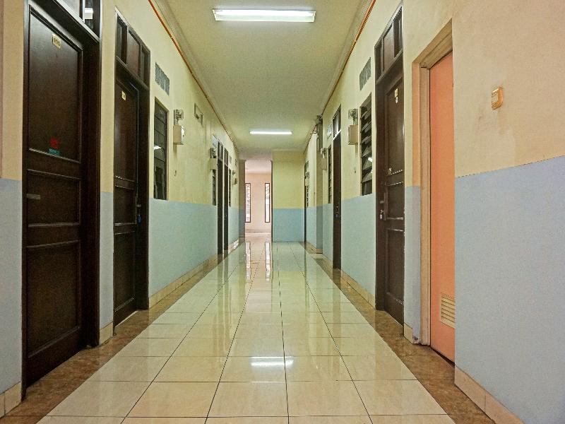 Super OYO 91535 J&b Rooms Tomang - Lobi