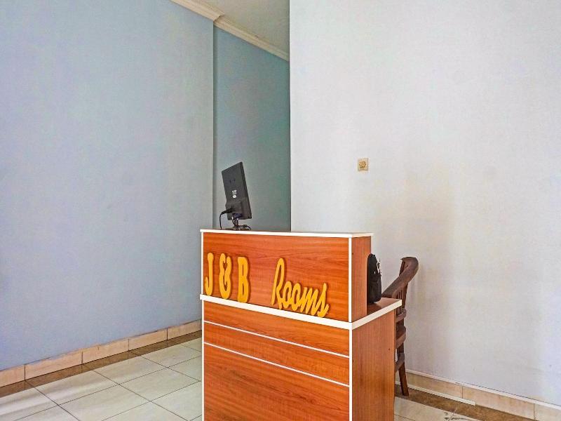 Super OYO 91535 J&b Rooms Tomang - Lobi