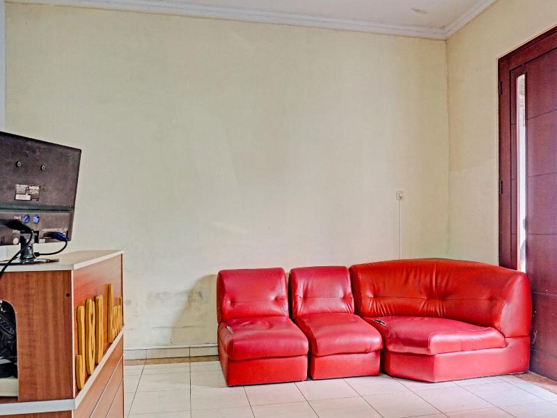 Super OYO 91535 J&b Rooms Tomang - Lobi