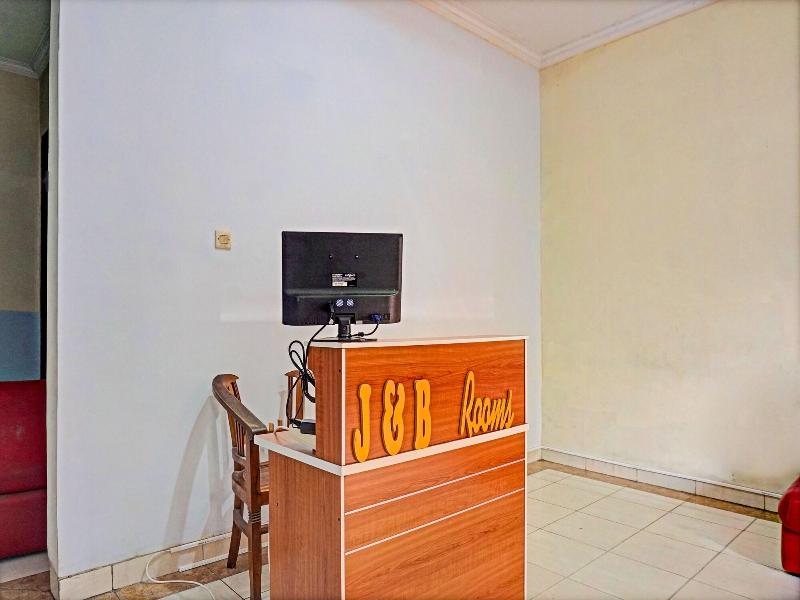 Super OYO 91535 J&b Rooms Tomang - Lobi