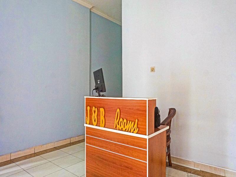 Super OYO 91535 J&b Rooms Tomang - Genel