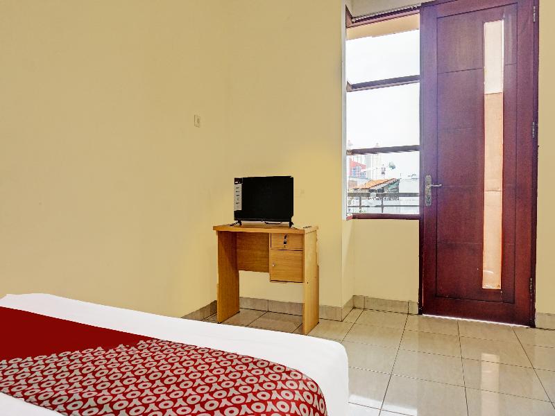 Super OYO 91535 J&b Rooms Tomang - Oda