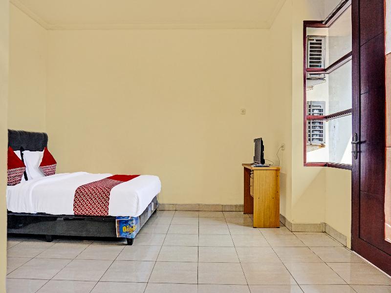 Super OYO 91535 J&b Rooms Tomang - Oda