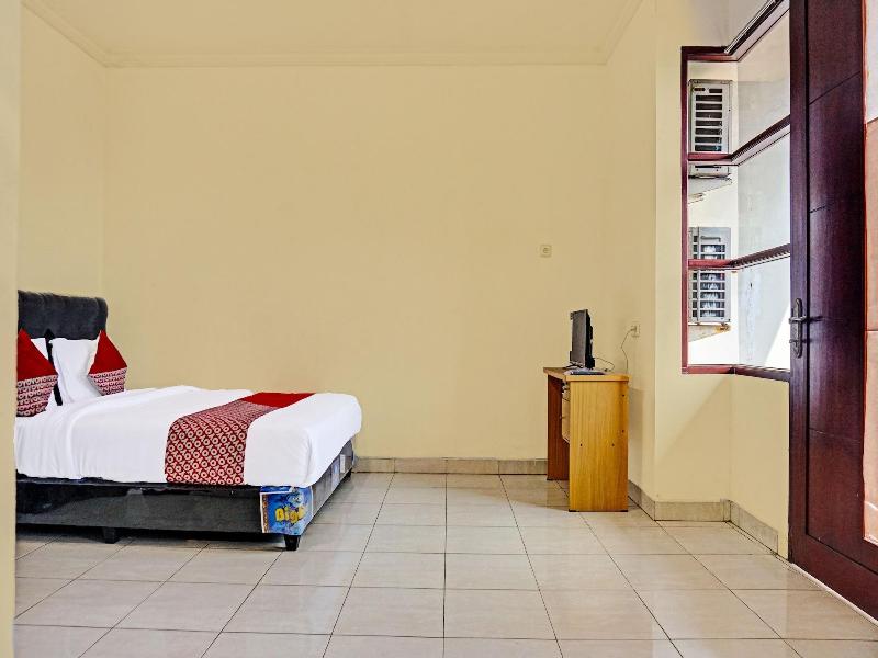 Super OYO 91535 J&b Rooms Tomang - Oda