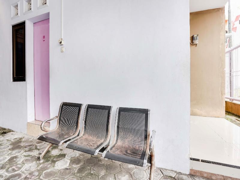 Spot On 91626 Rr Kost Putri Syariah - Lobi