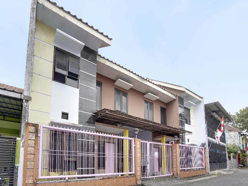 Spot On 91626 Rr Kost Putri Syariah - Genel