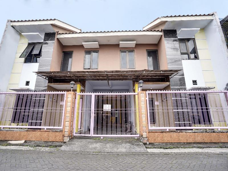 Spot On 91626 Rr Kost Putri Syariah - Genel
