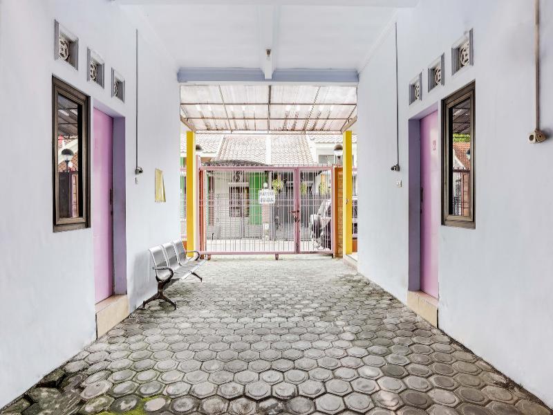 Spot On 91626 Rr Kost Putri Syariah - Genel
