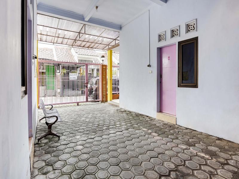 Spot On 91626 Rr Kost Putri Syariah - Genel