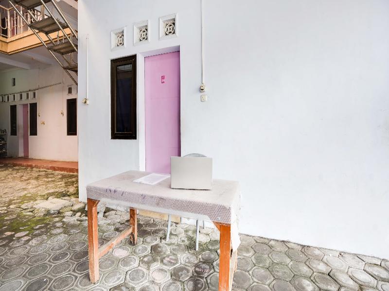 Spot On 91626 Rr Kost Putri Syariah - Genel