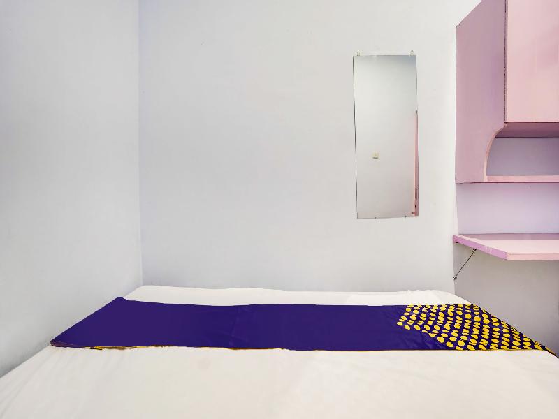 Spot On 91626 Rr Kost Putri Syariah - Oda