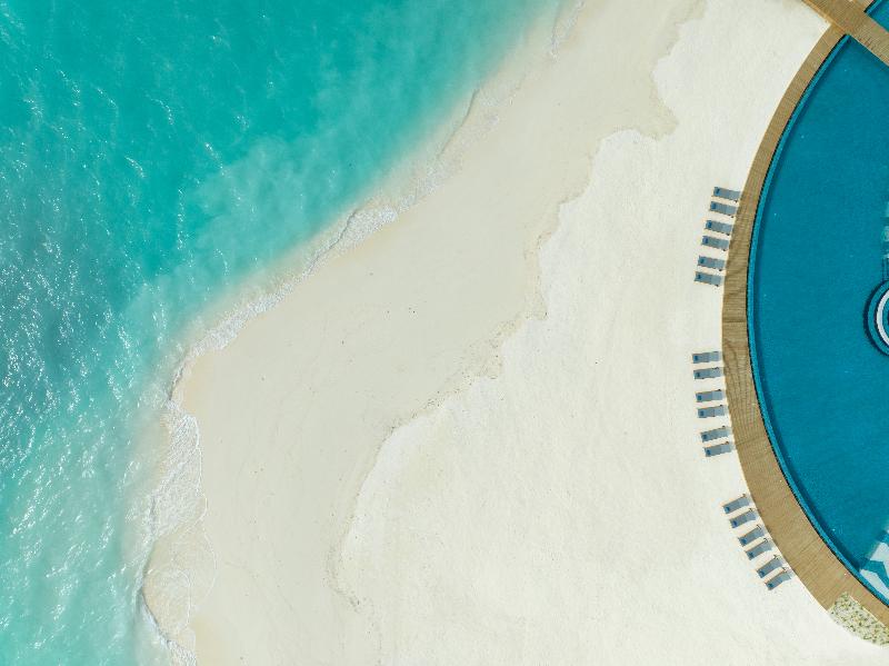 Avani+ Fares Maldives Resort - Havuz