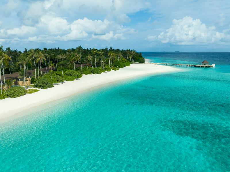 Avani+ Fares Maldives Resort - Plaj