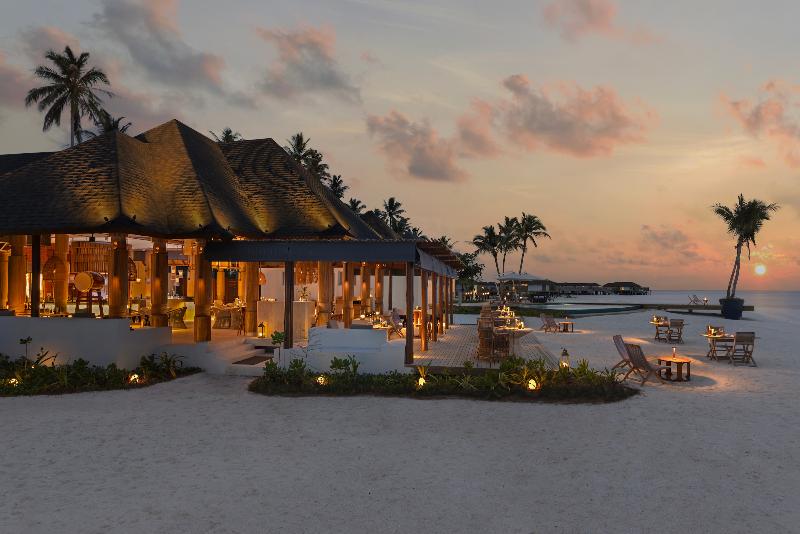 Avani+ Fares Maldives Resort - Restoran
