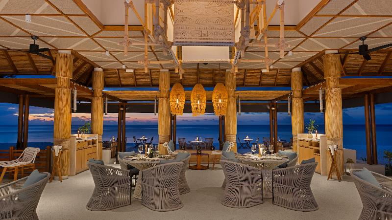 Avani+ Fares Maldives Resort - Restoran