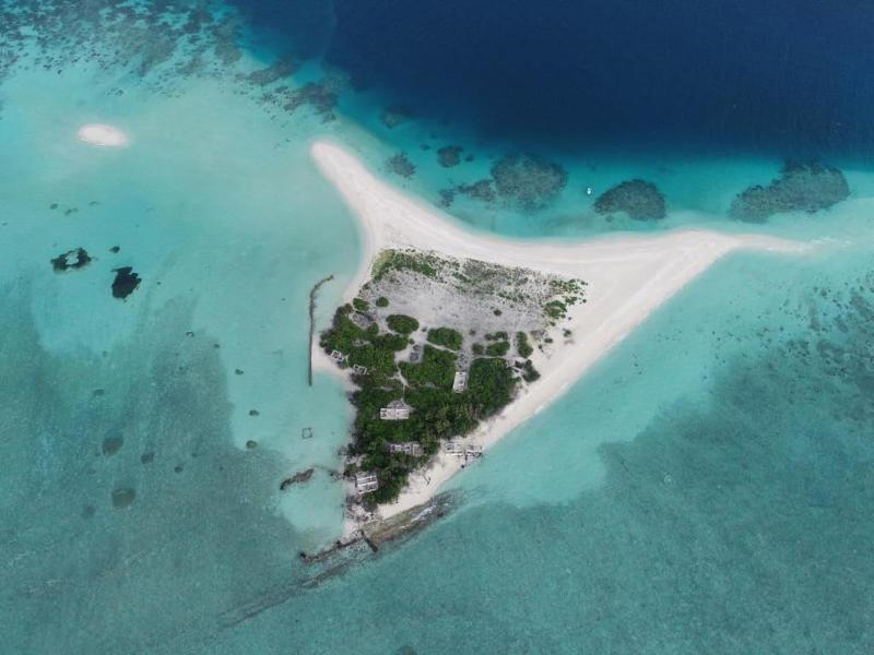 One The Island - Plaj