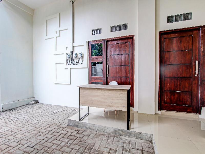 Hotel O Griya Putih - Lobi