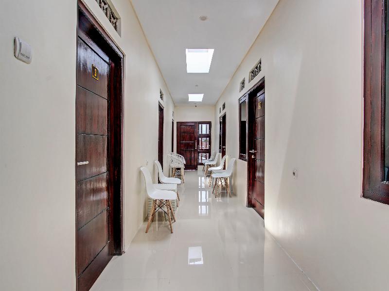 Hotel O Griya Putih - Lobi