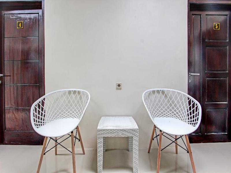 Hotel O Griya Putih - Lobi