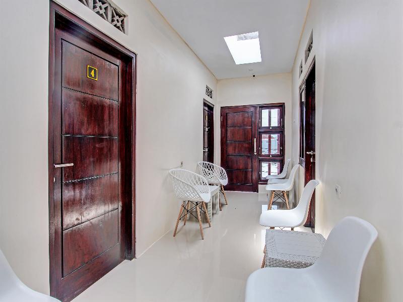 Hotel O Griya Putih - Lobi