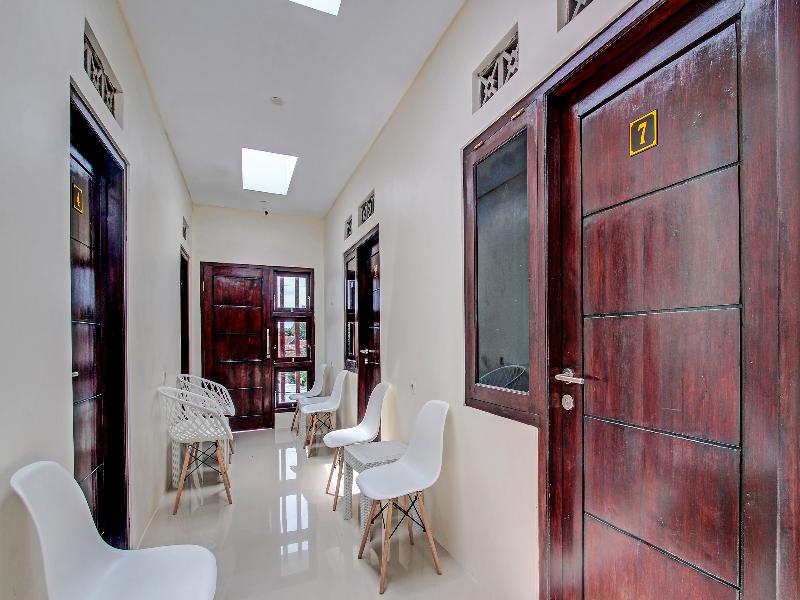 Hotel O Griya Putih - Lobi