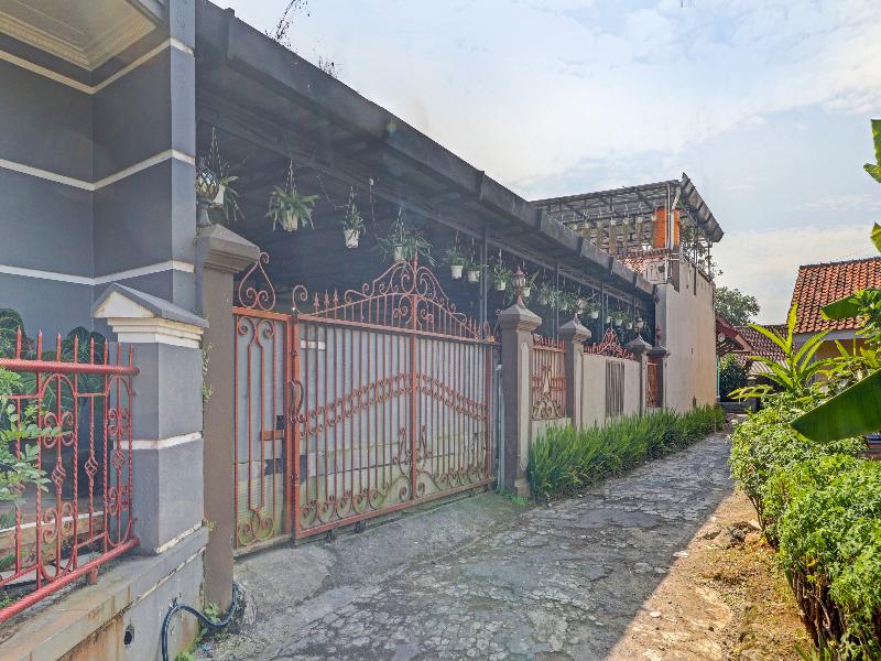 Oyo 91480 Putridapisa Syariah - Genel