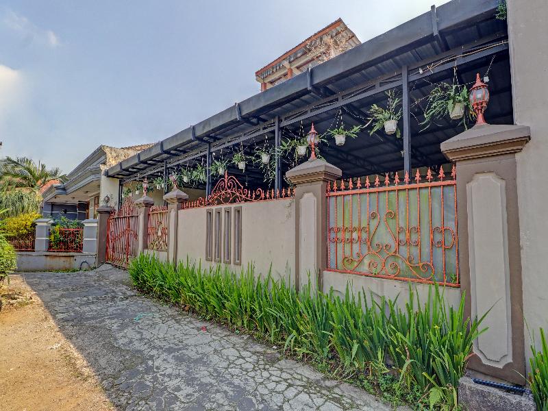 Oyo 91480 Putridapisa Syariah - Genel