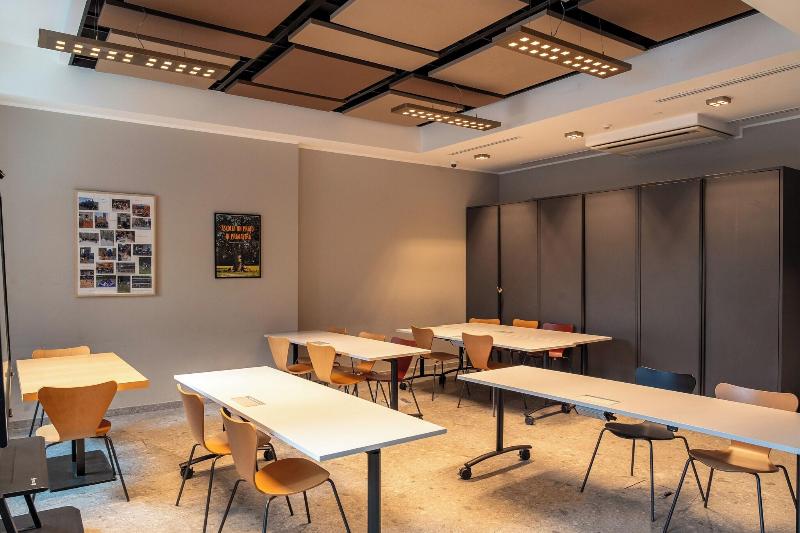 Camplus Firenze - Lobi