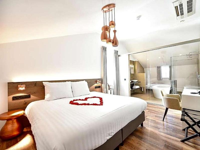 Brasserie Hotel Antje Van De Statie - Oda