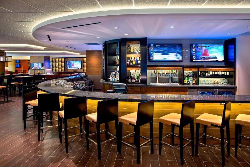 Newark Liberty International Airport Marriott - Restoran