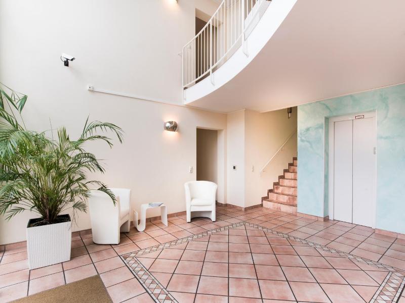 Parkside Apartment House - Genel