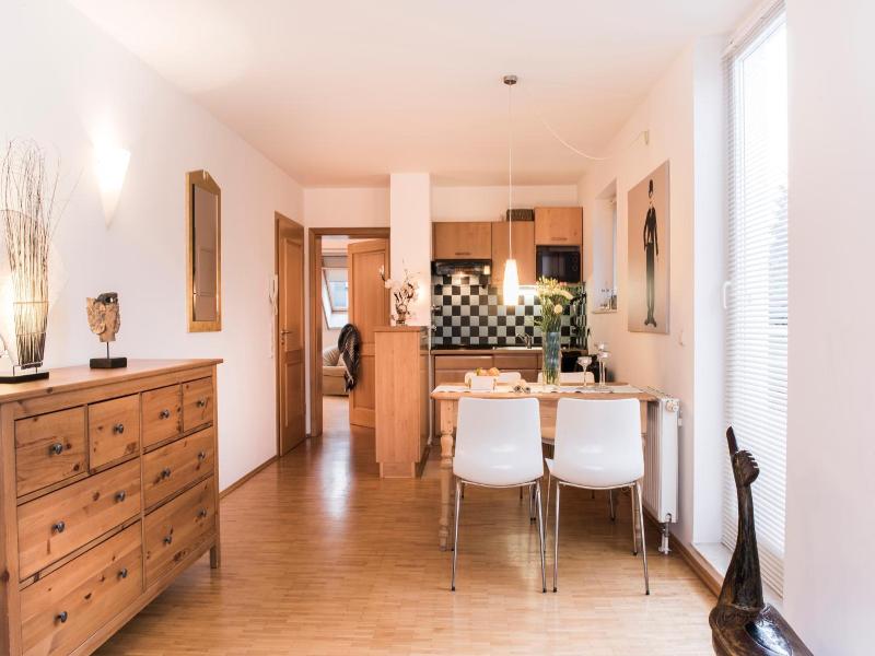 Parkside Apartment House - Genel