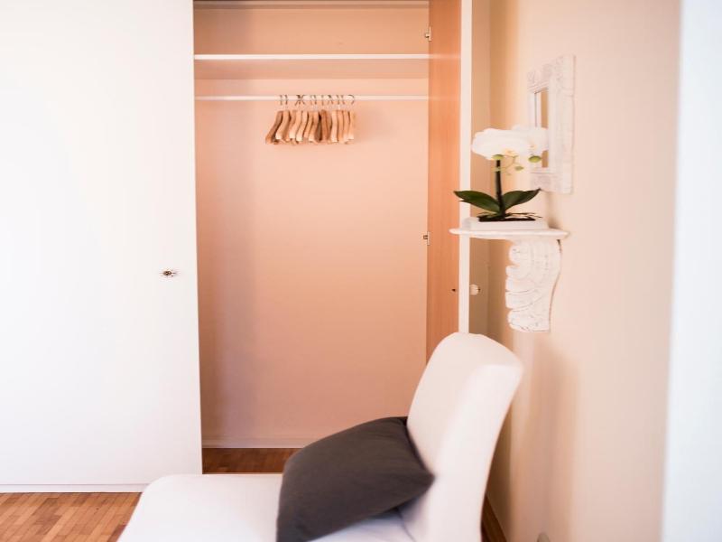 Parkside Apartment House - Genel