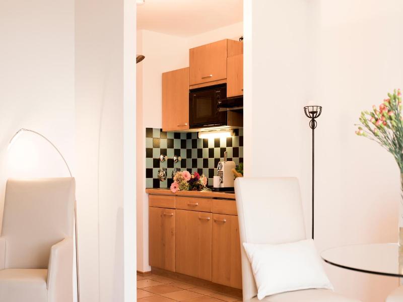 Parkside Apartment House - Genel