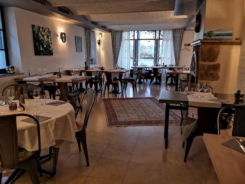 L Hotel By Hostellerie Du Chateau - Restoran