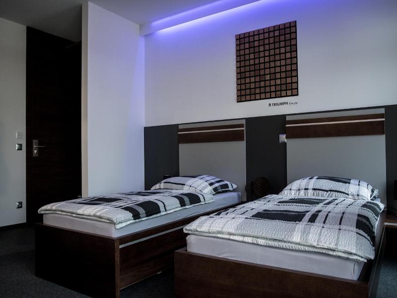 Triumph Inn - Genel